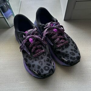 Women's Brooks Ghost Leopard Print Sneakers
